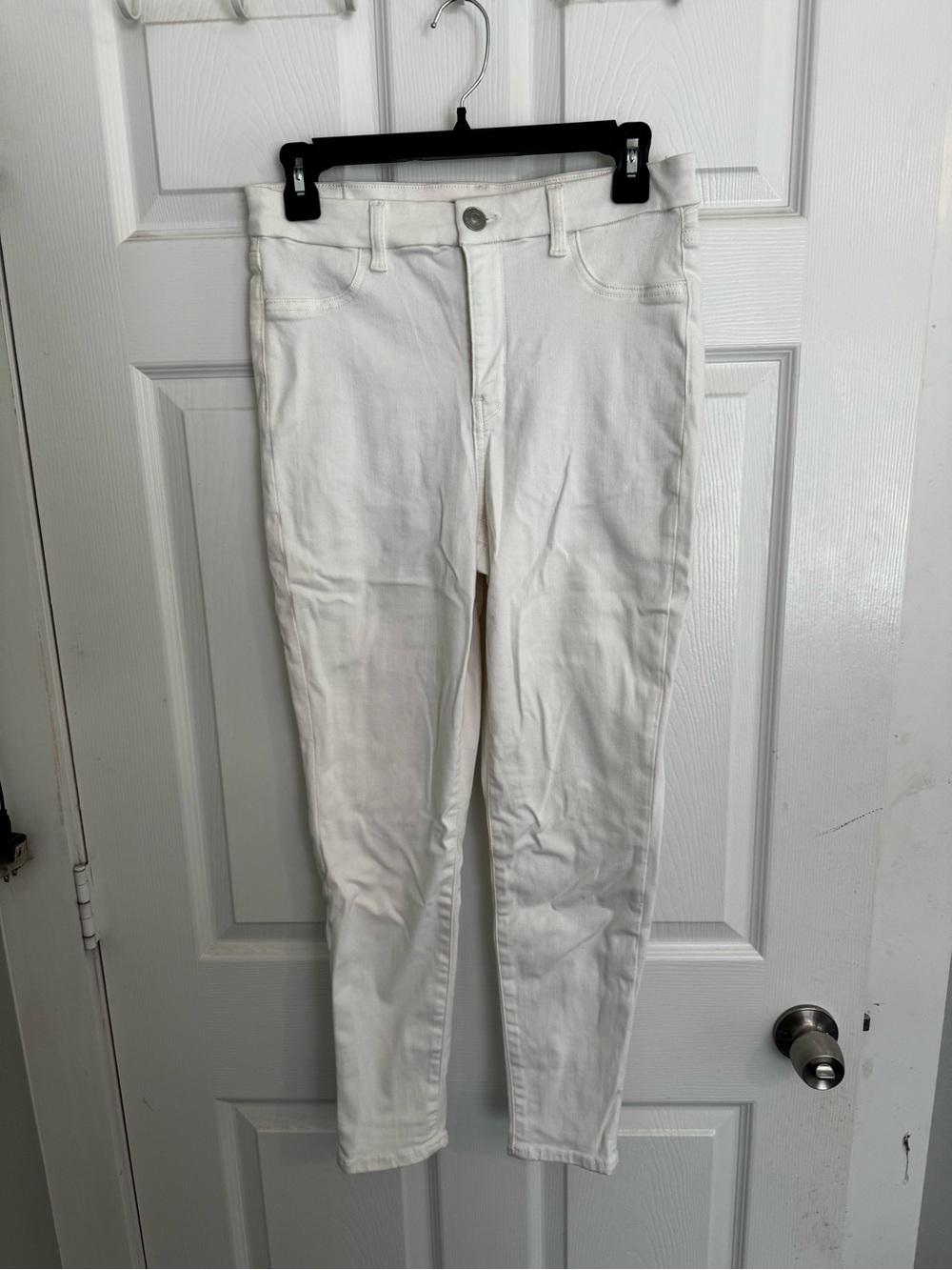 American Eagle White Women’s Slim Jeans SHORT - Classic Clean Look